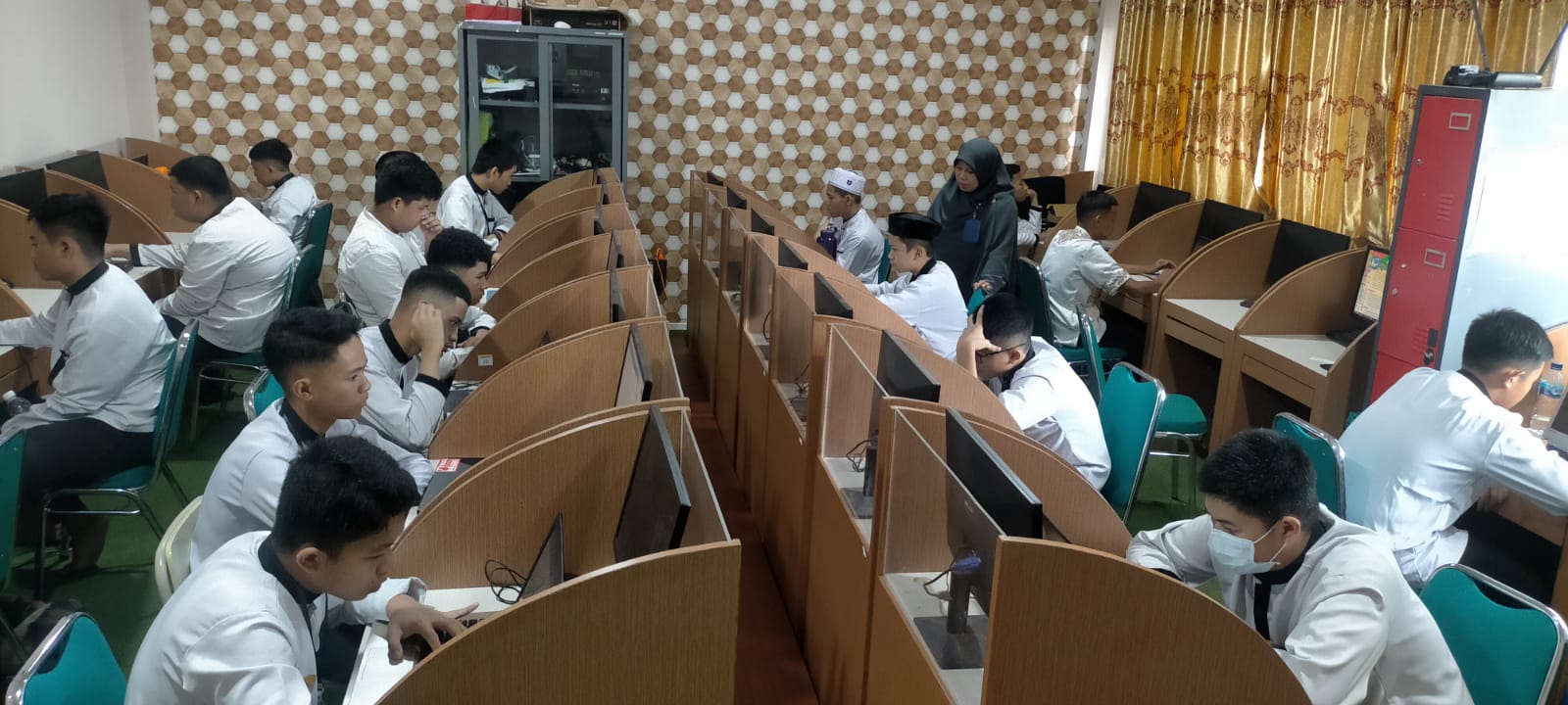 SMP Unggulan Al-Fityan School Gowa Ujian Sekolah Berbasis Komputer SMP Unggulan Al-Fityan School Gowa Ujian Sekolah Berbasis Komputer